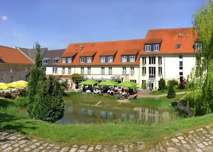 Am Schloss Otel